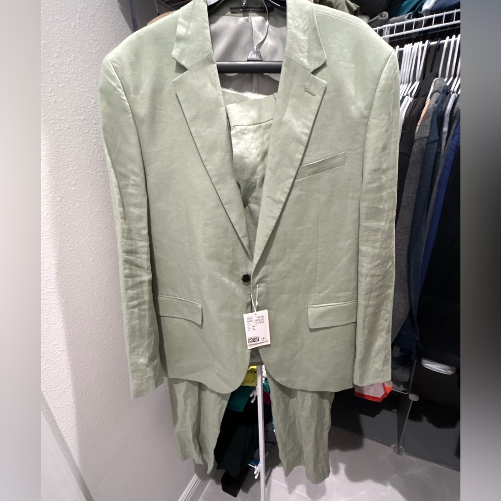 Men’s sage green linen suit